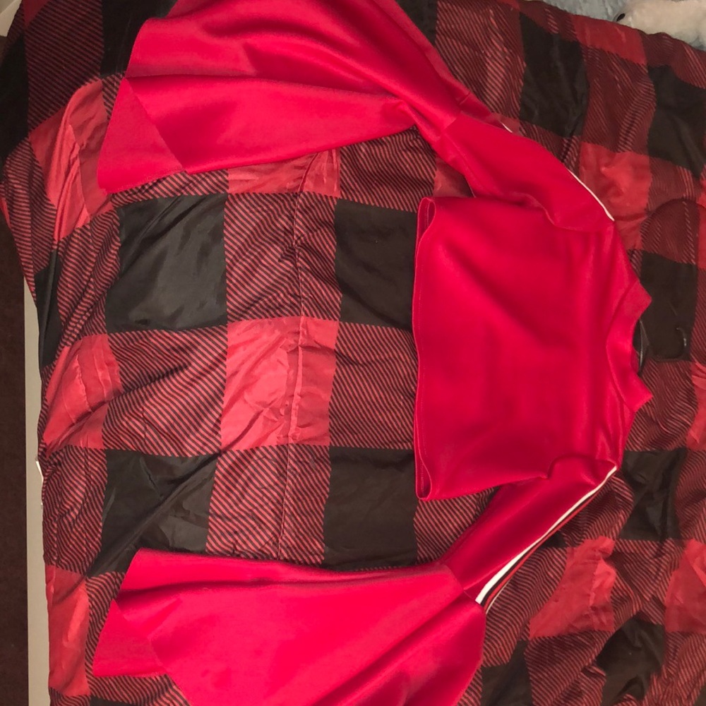 A pretty red cropped top